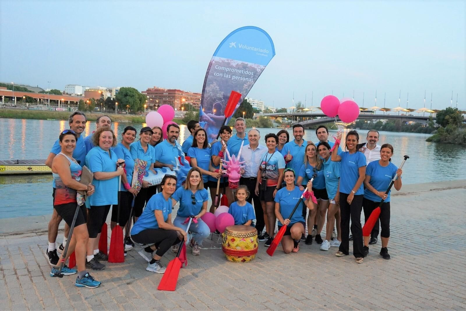 La Semana Social de CaixaBank en Sevilla rema contra el Cáncer de Mama