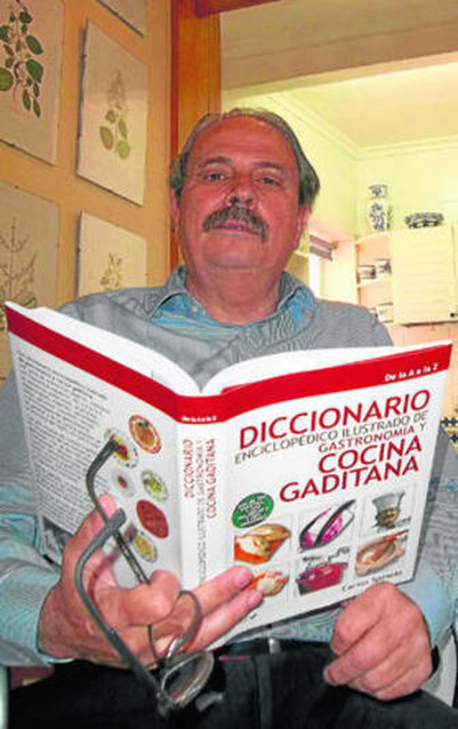 Carlos Spínola con su nuevo trabajo.