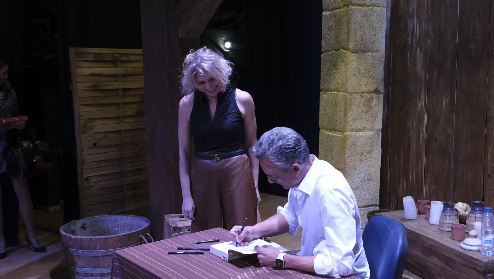 Imágenes de El Diario de los Libros, con Amós Milton