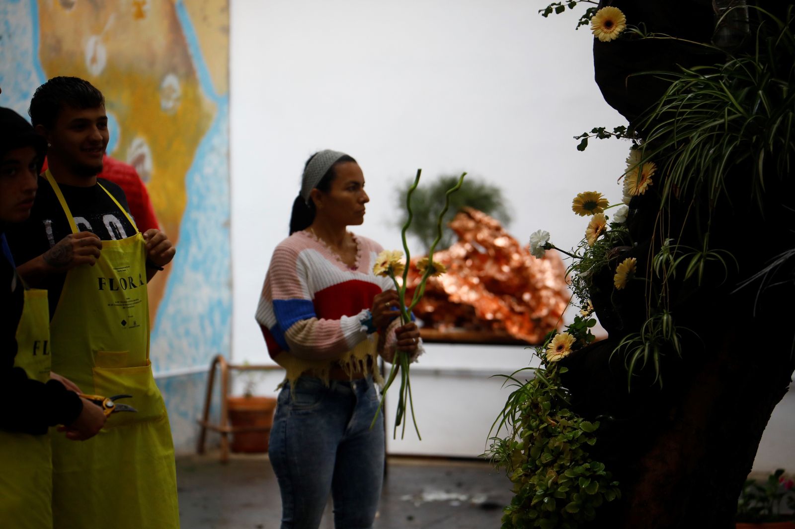 La guerrilla floral que pone el punto y final a Flora 2023 en Córdoba, en imágenes