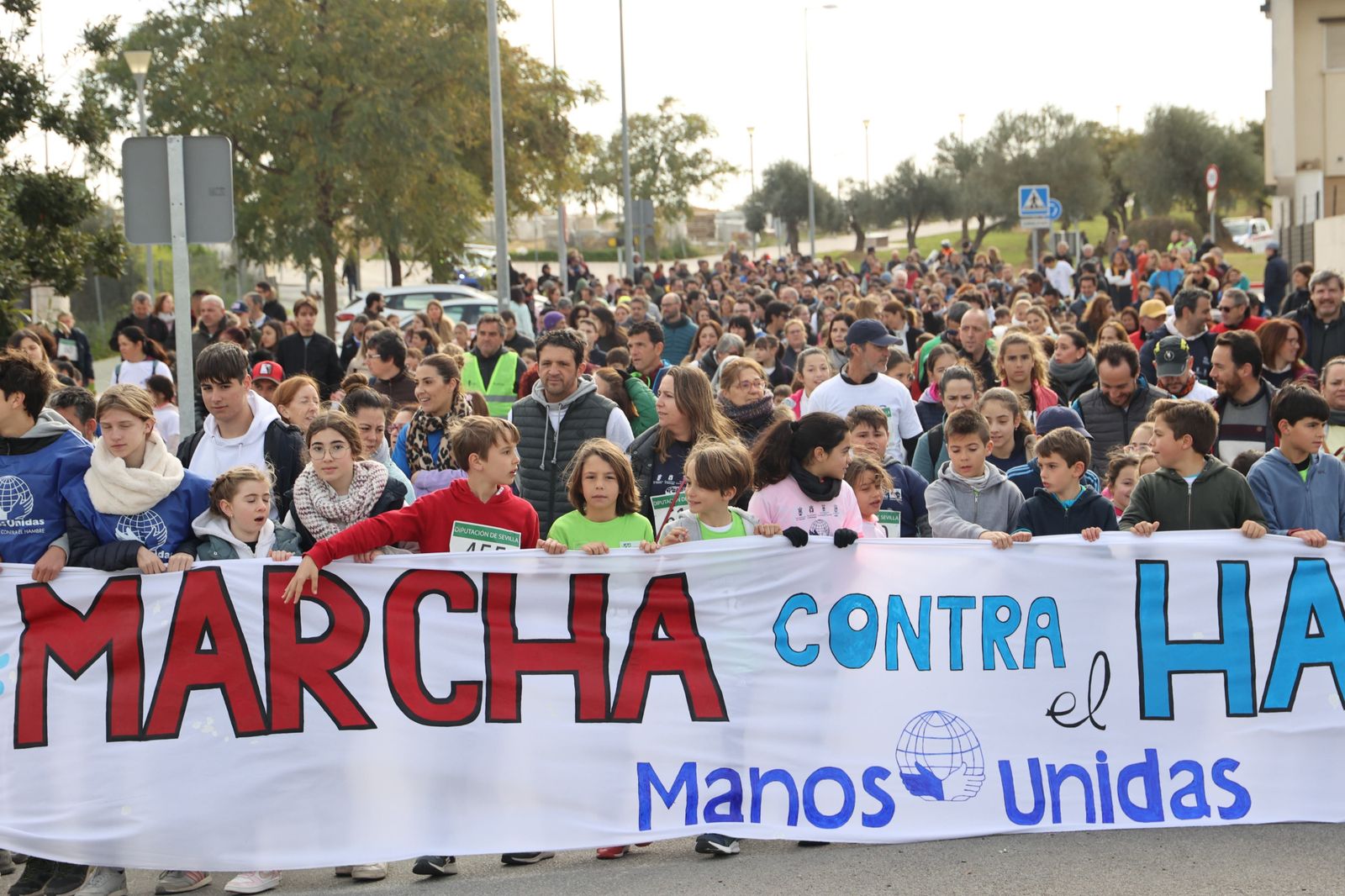 Más de 800 corredores solidarios en Tomares