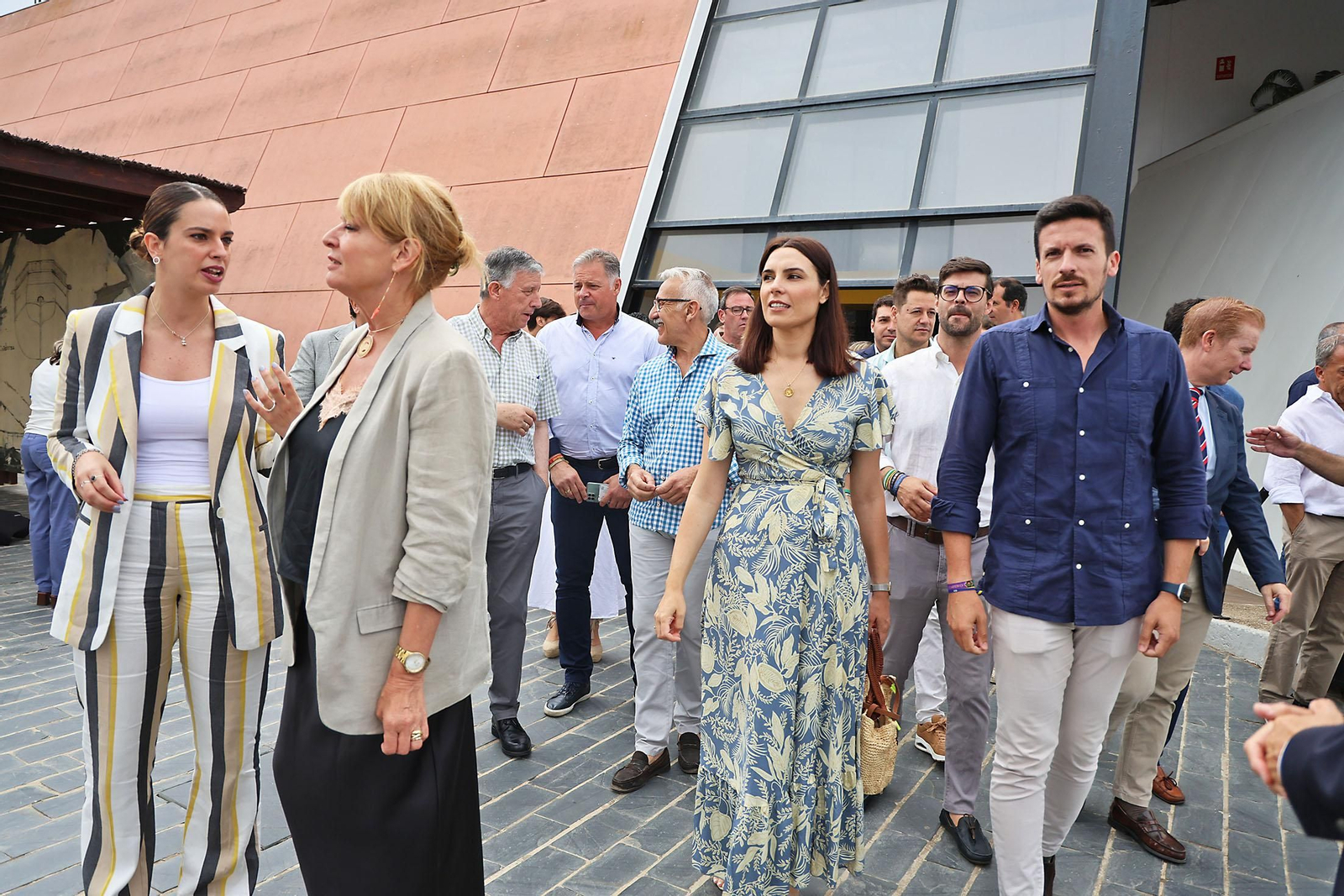 Imágenes de la firma con alcaldes de 34 municipios los convenios del programa 'Tu Diputación Invierte'