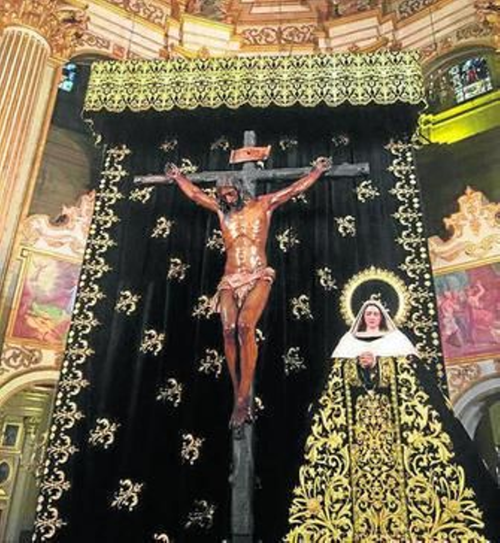 El Cristo de la Buena Muerte y Ánimas y la Virgen de la Soledad, en la Catedral.