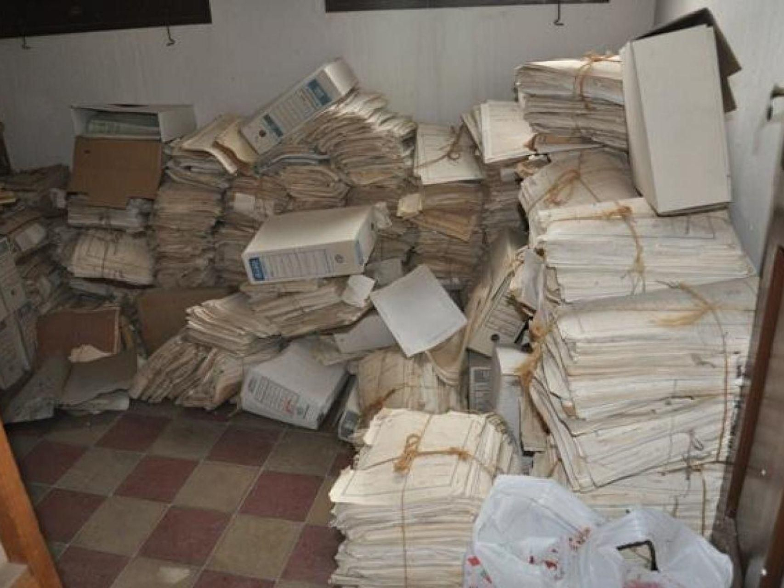 Documentos apilados en el juzgado de Marchena