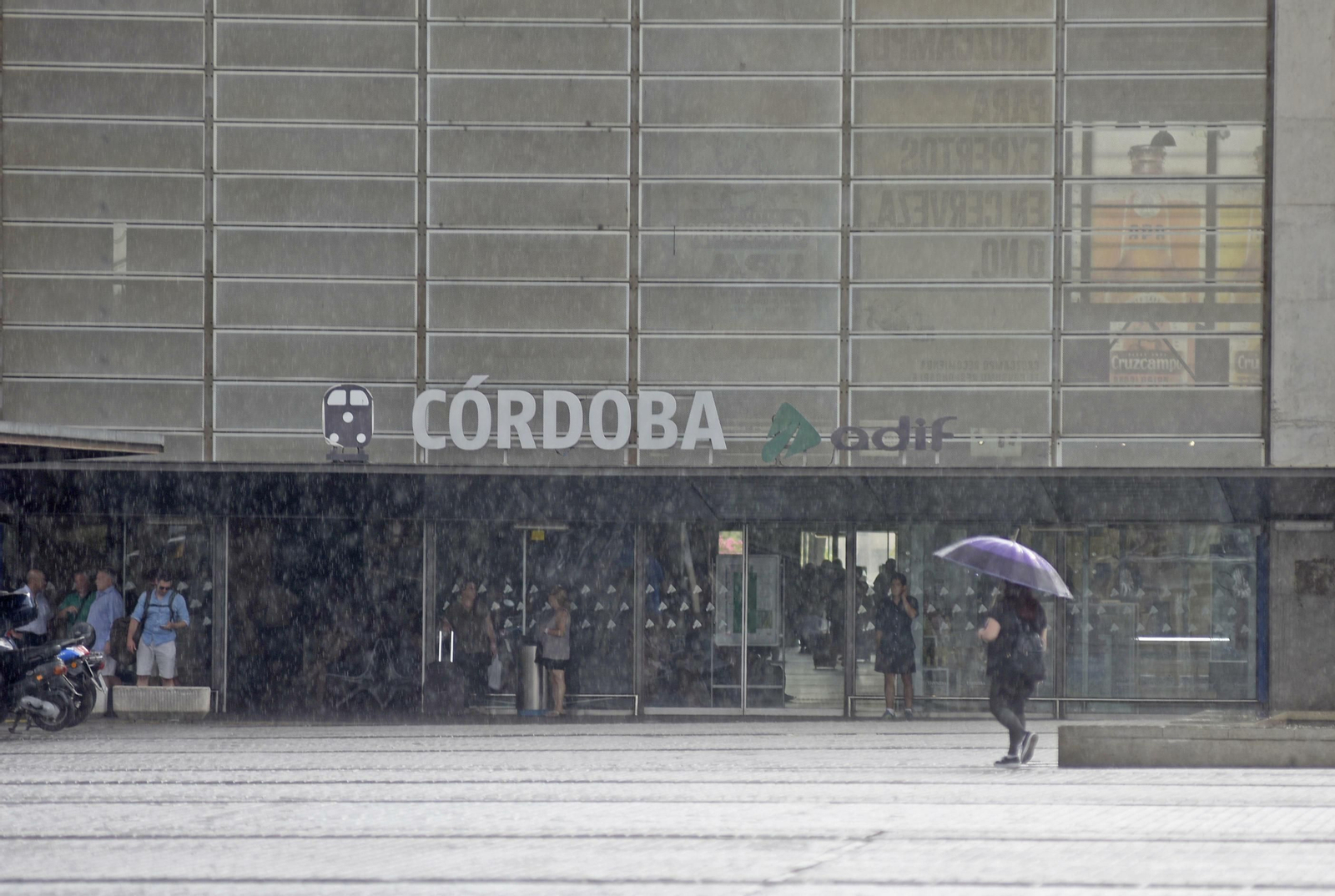 Lluvia en la estación.
