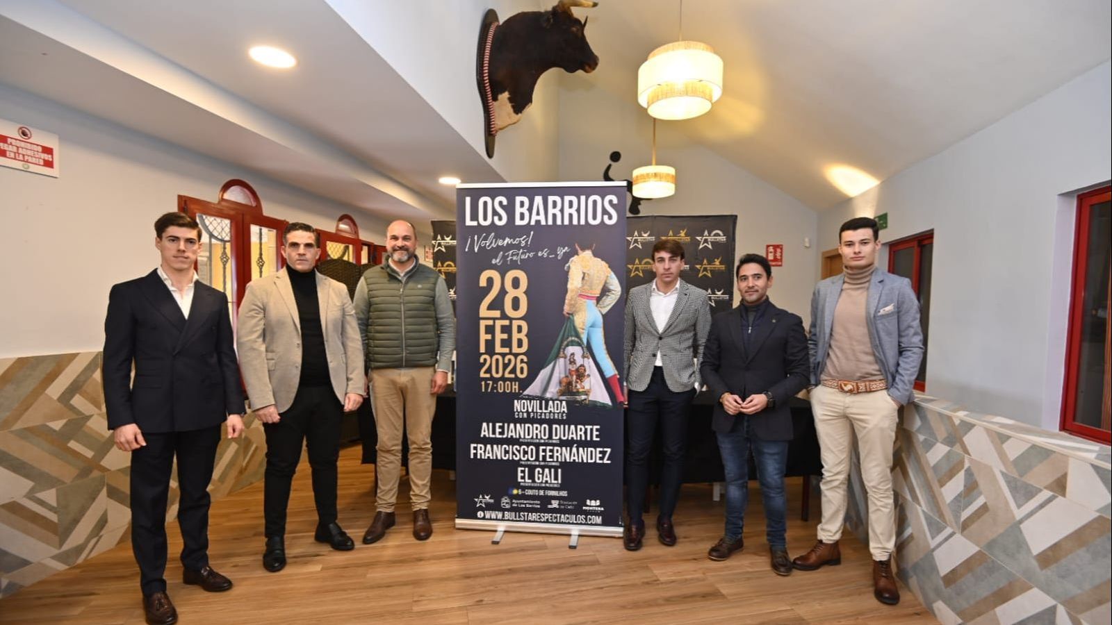 Un momento de la presentación del cartel de la novillada del Día de Andalucía en el Montera Forum, con la presencia del alcalde Miguel Fermín Alconchel, los tres novilleros anunciados y el gerente de Bullstar Espectáculos.