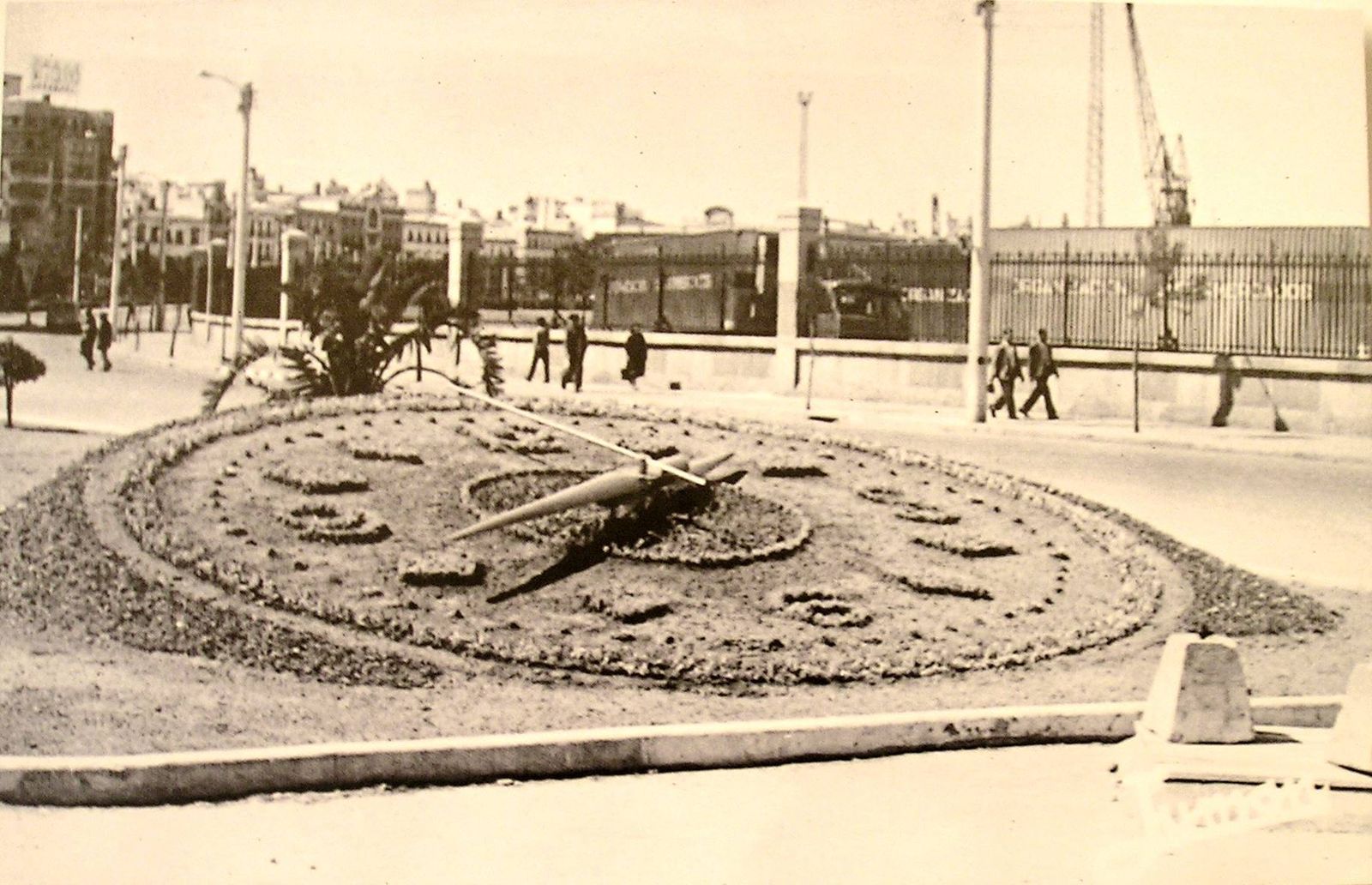 Cien años de cambios en la plaza de Sevilla de Cádiz