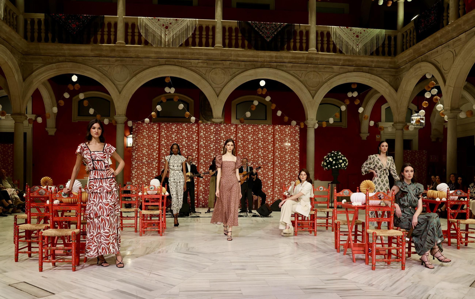 Desfile moda andaluza "Cajasol de moda"