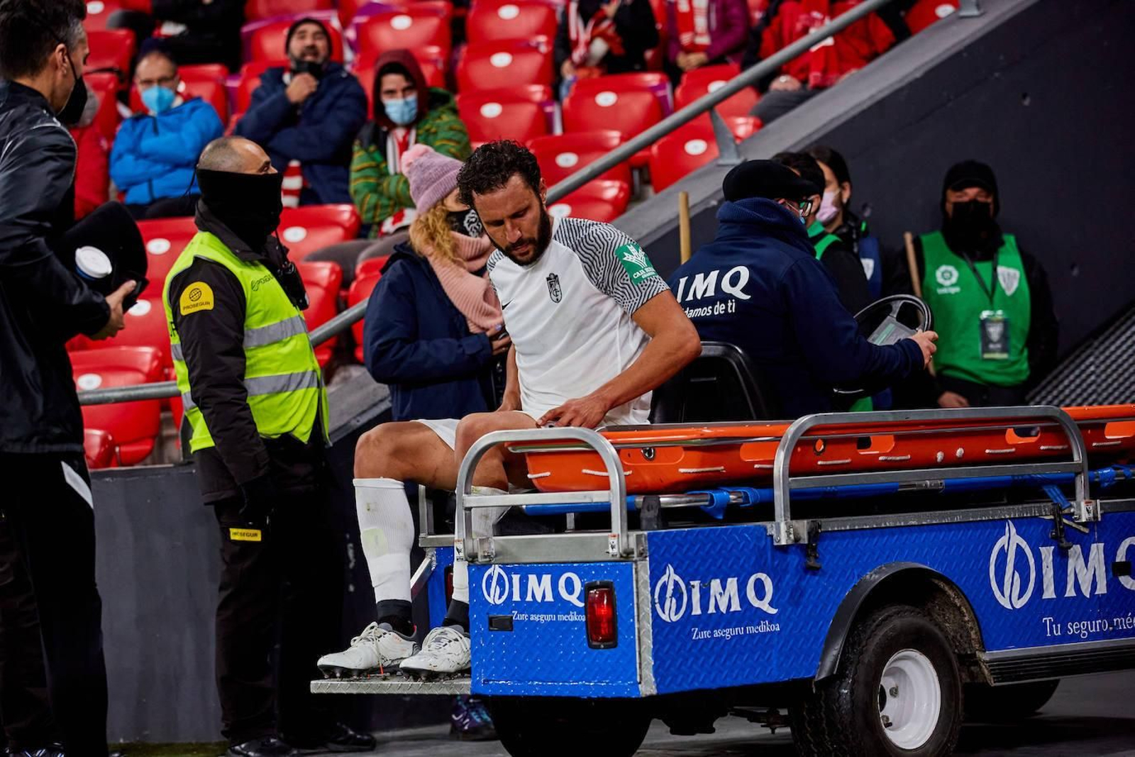 Germán abandona en camilla el choque ante el Athletic