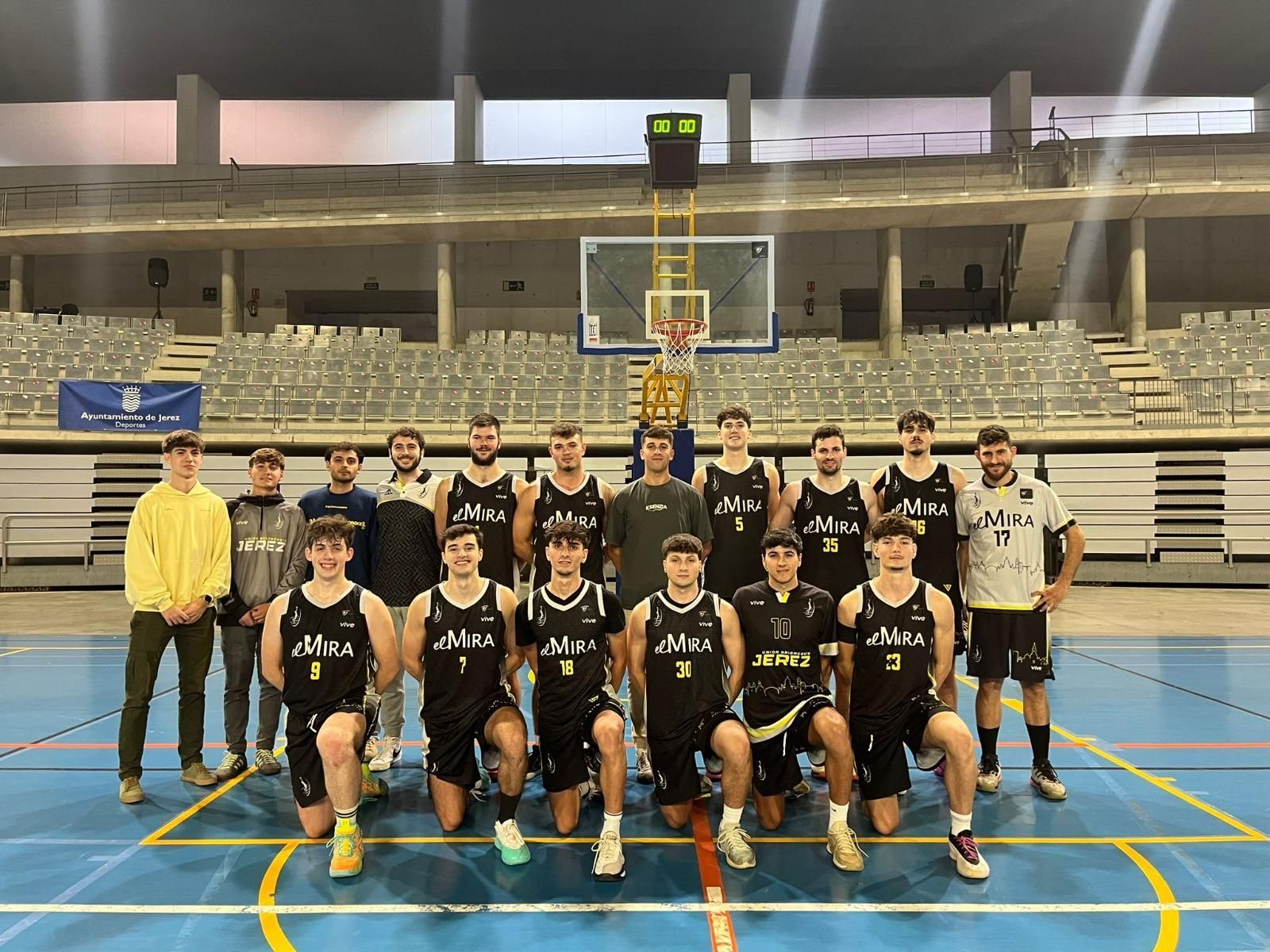 El UB Jerez masculino se impuso al Arcos gracias a un gran primer tiempo.