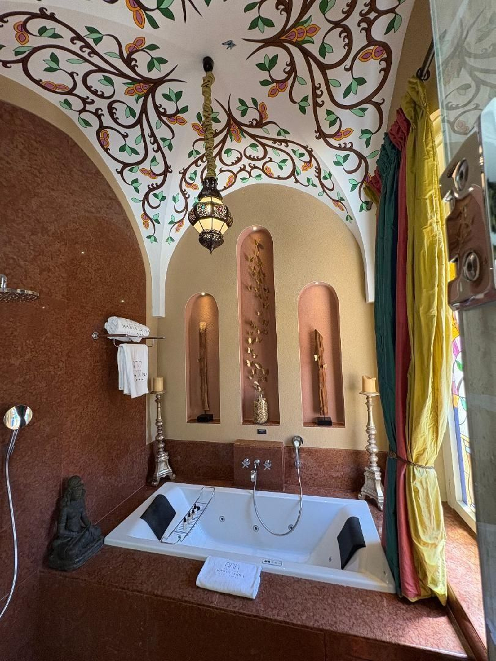 Imágenes del interior de uno de los hoteles más lujosos de Cádiz: el hotel Casa Palacio María Luisa de Jerez Imágenes del interior de uno de los hoteles más lujosos de Cádiz: el hotel Casa Palacio María Luisa de Jerez