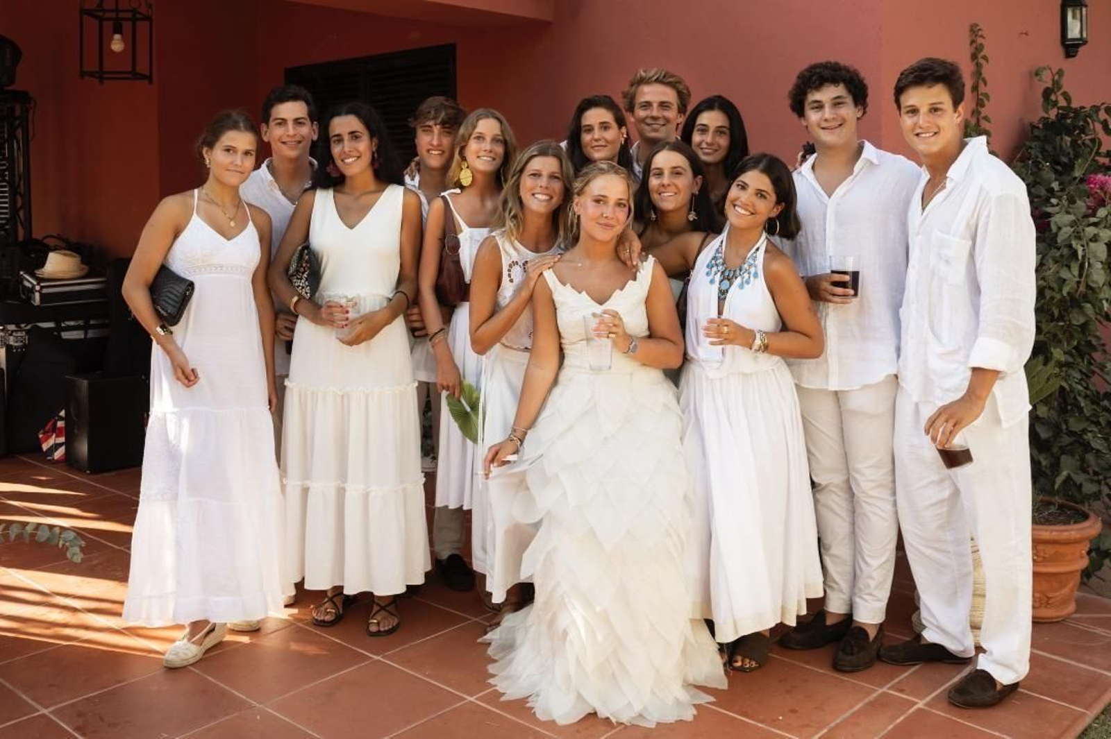 Teresa Garat, Nacho Lantero, Almu Campuzano, Alonso Sánchez, Jimena, Marciala y Marta Garat, Mamen Barbadillo, María Garat, Carlota Rovira, Jaime Fernández e Ignacio Garat.