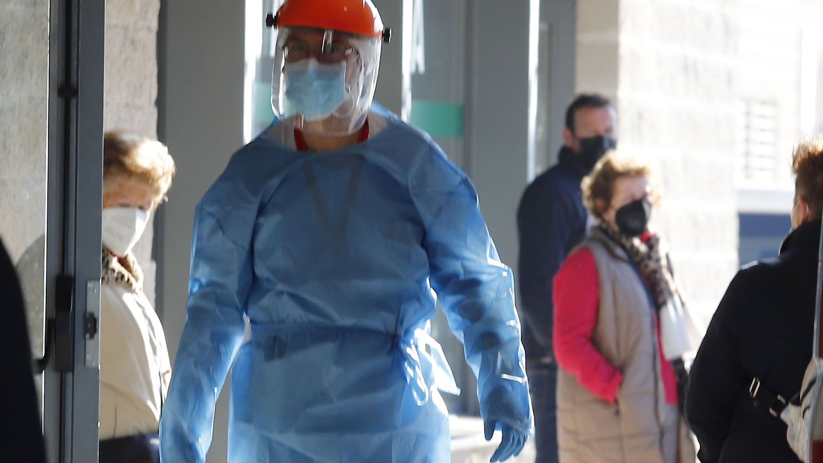 Imagen de la entrada a Urgencias en el Juan Ramón Jiménez.