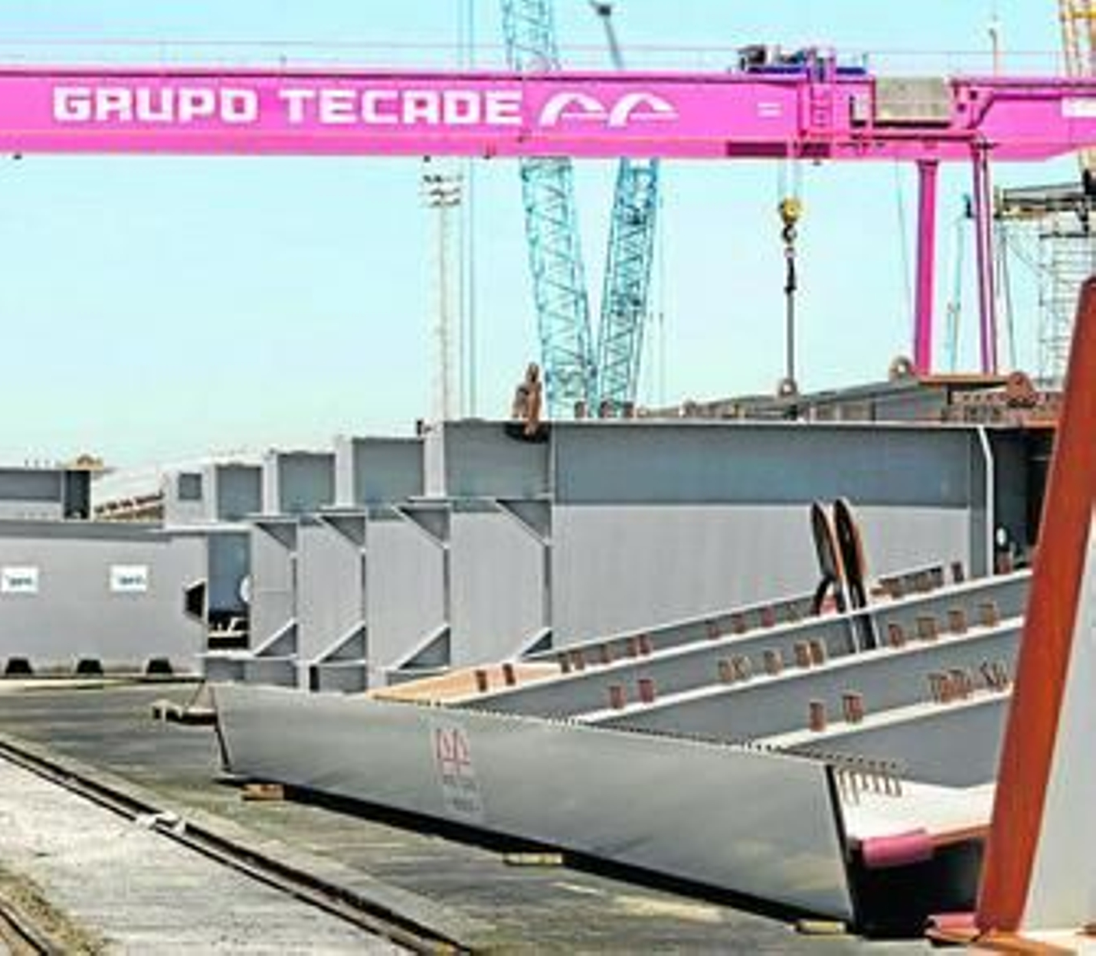 Foto tomada ayer de una de las dovelas que el Grupo Tecade ya ha trasladado a La Cabezuela para su montaje.