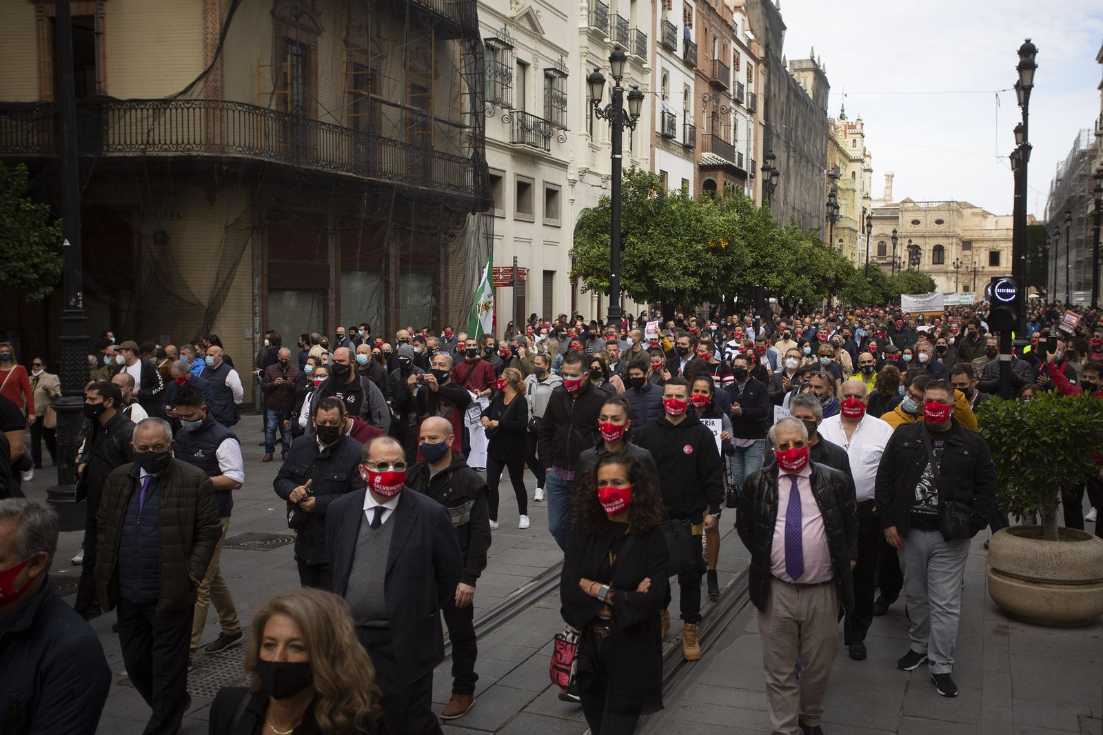La manifestación de los hosteleros de Sevilla, en imágenes