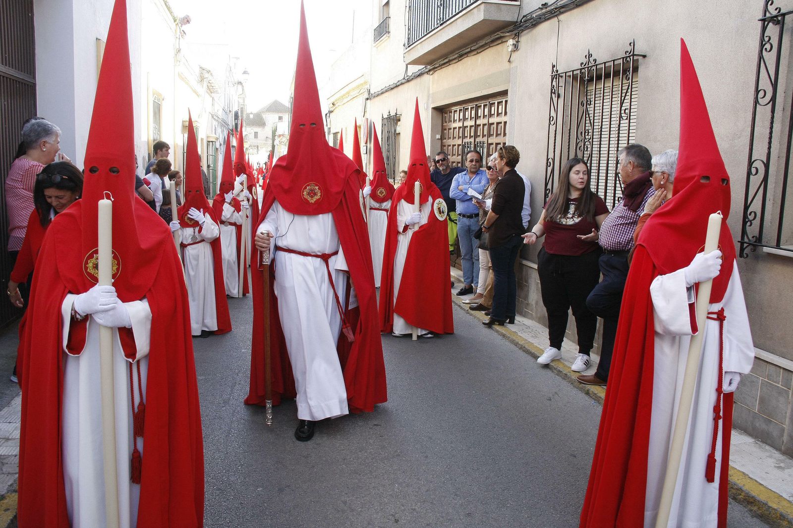 Los penitentes de Los Cerillitos, poco después de salir de la Prioral.