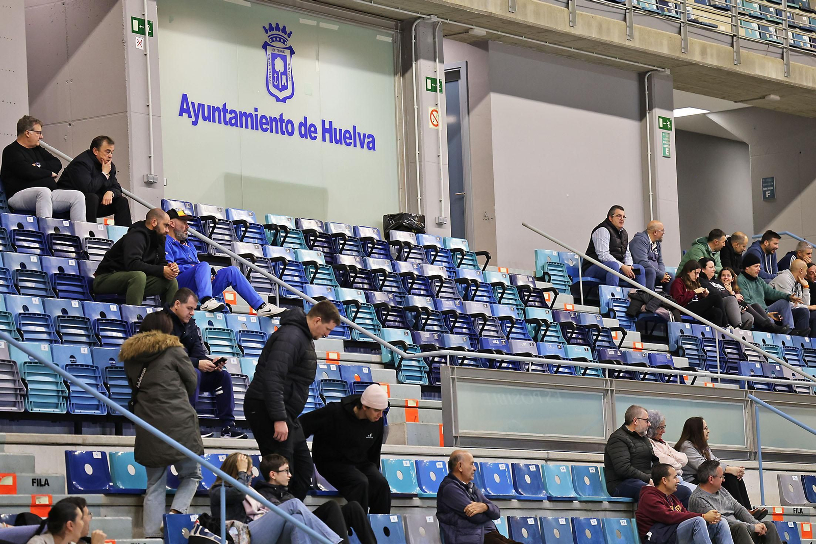 Imágenes del partido de baloncesto entre el Ciudad de Huelva y La Salud Archena
