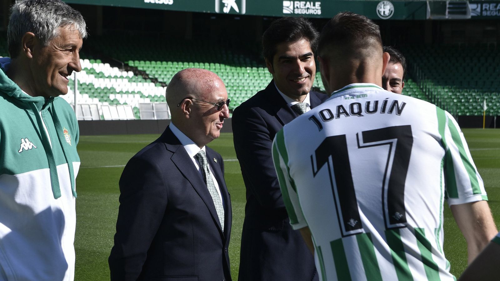 Serra Ferrer junto a Setién, Haro, López Catalán y Joaquín.