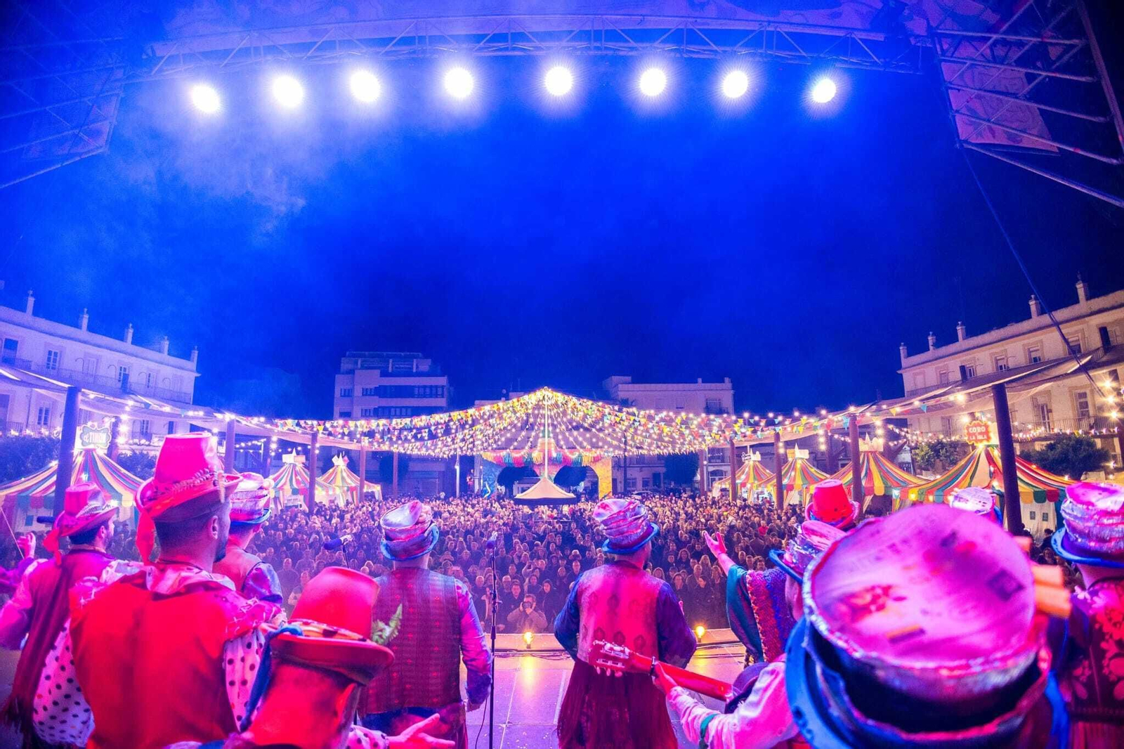 La noche de coros (y otras agrupaciones) en el Carnaval de San Fernando, en imágenes.