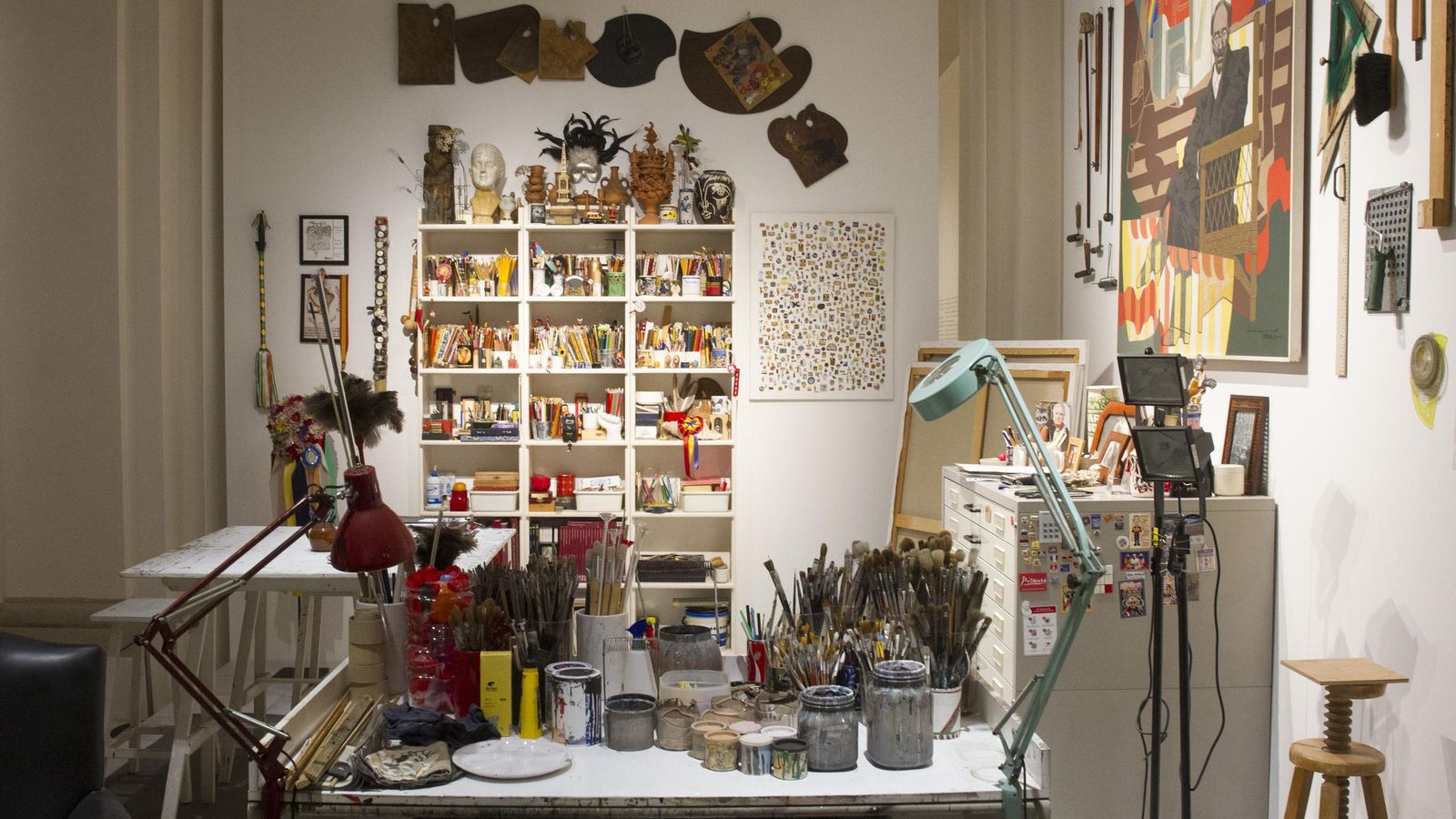 El estudio de Eugenio Chicano, recreado en la exposición. El estudio de Eugenio Chicano, recreado en la exposición.