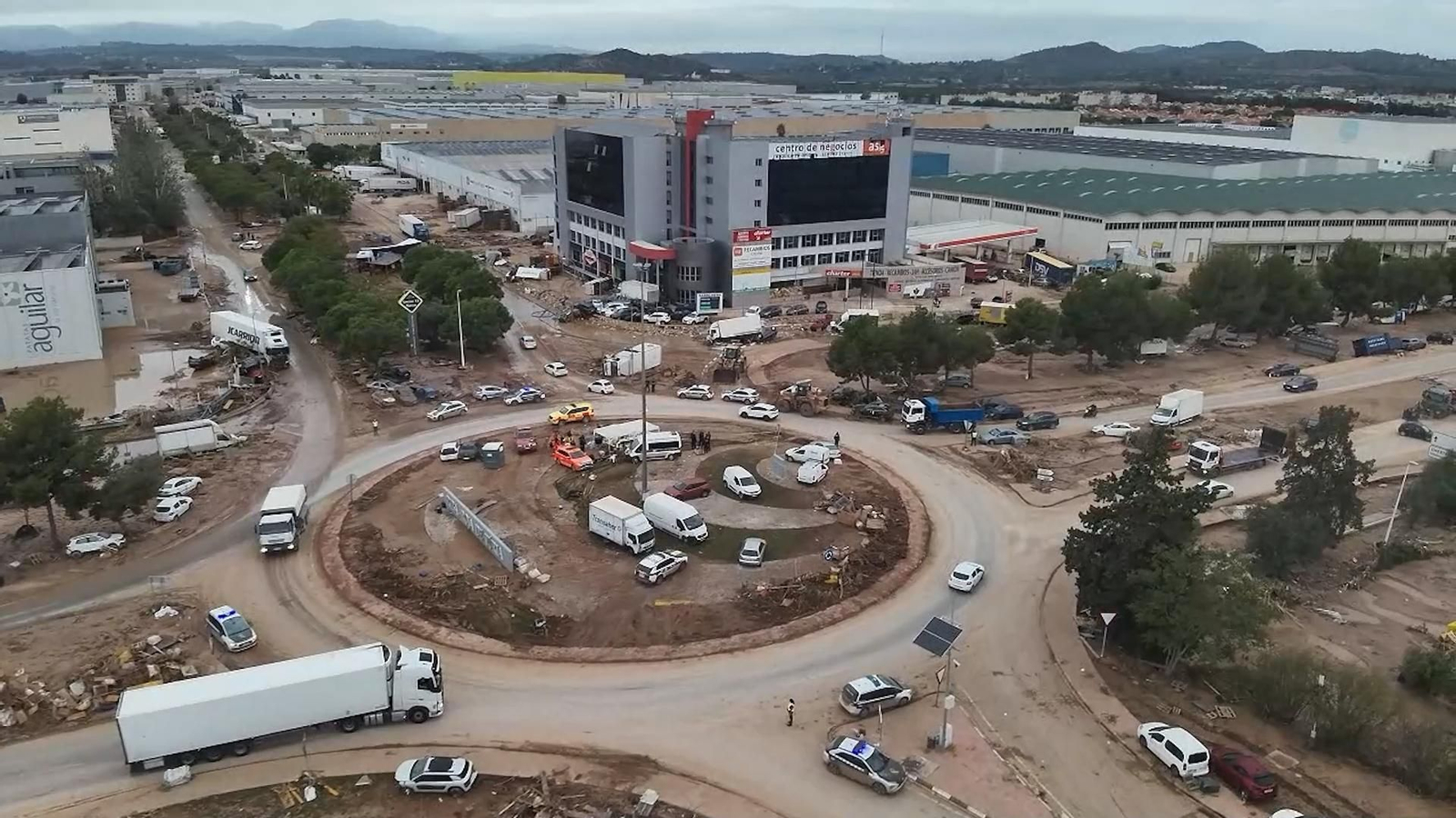 Labores de limpieza y búsqueda de desaparecidos en municipios de Valencia