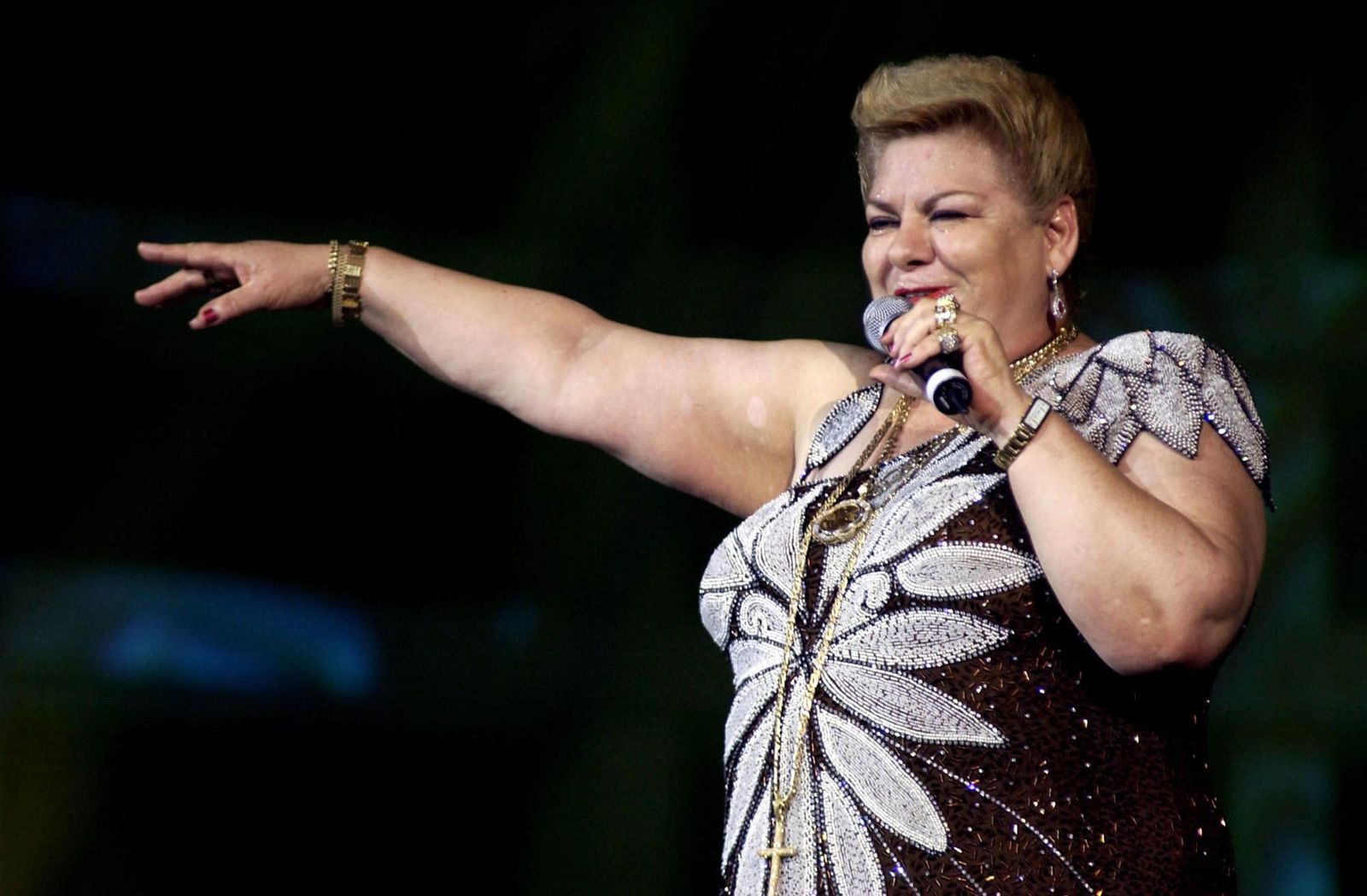 Paquita la del Barrio (77 años) - Leyenda de la canción mexicana y voz de temas como 'Rata de Dos Patas', falleció a causa de un infarto