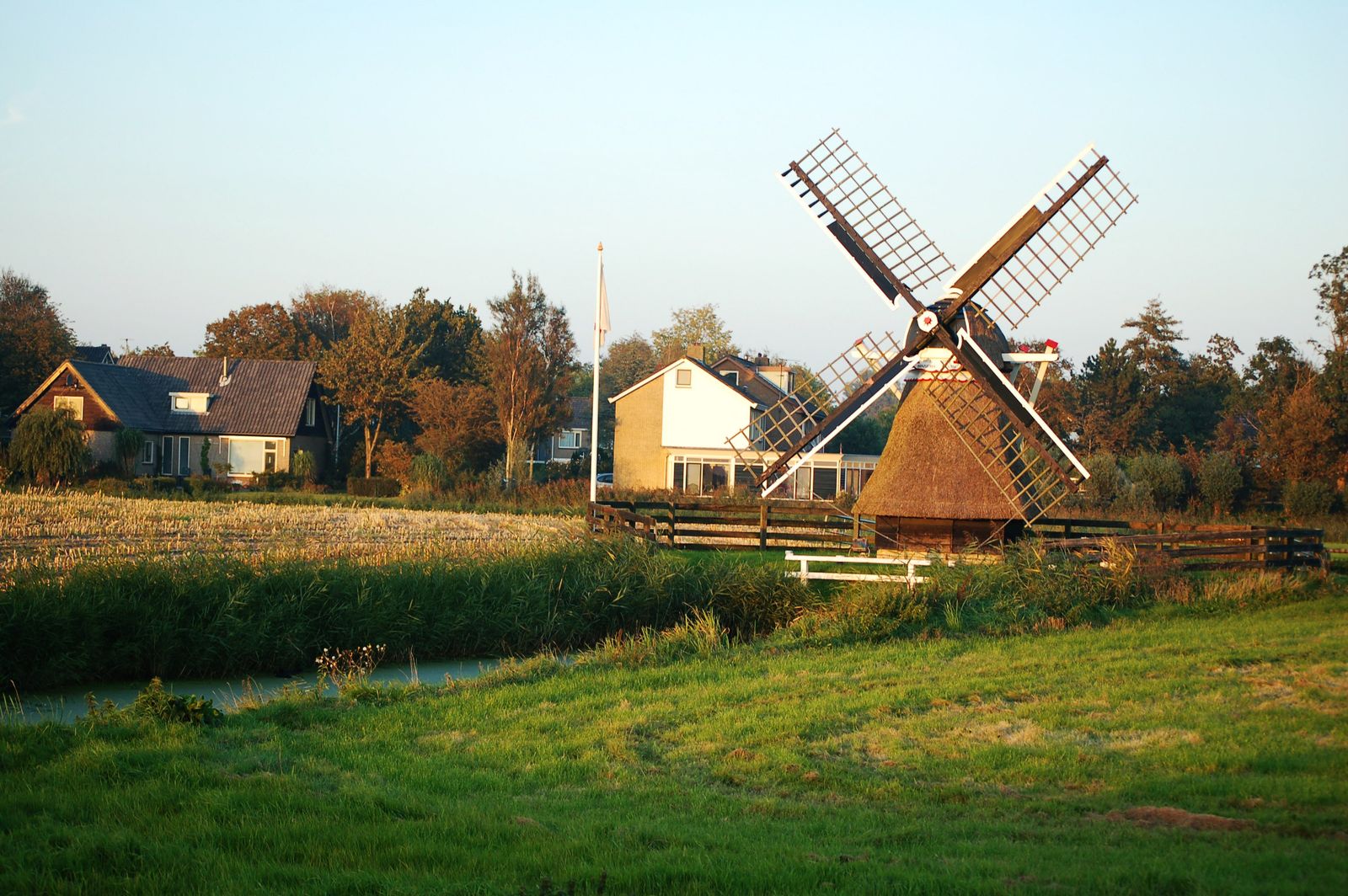Un molino en Leeuwarden, la capital de Frisia, en Holanda.