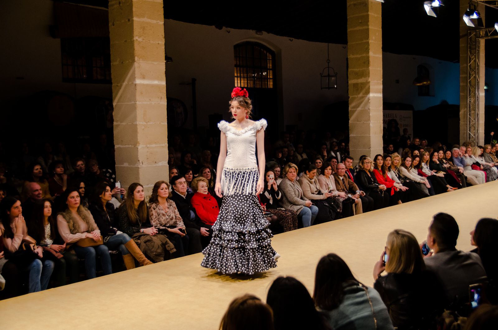 El desfile benéfico para la Hermandad del Rocío, en imágenes
