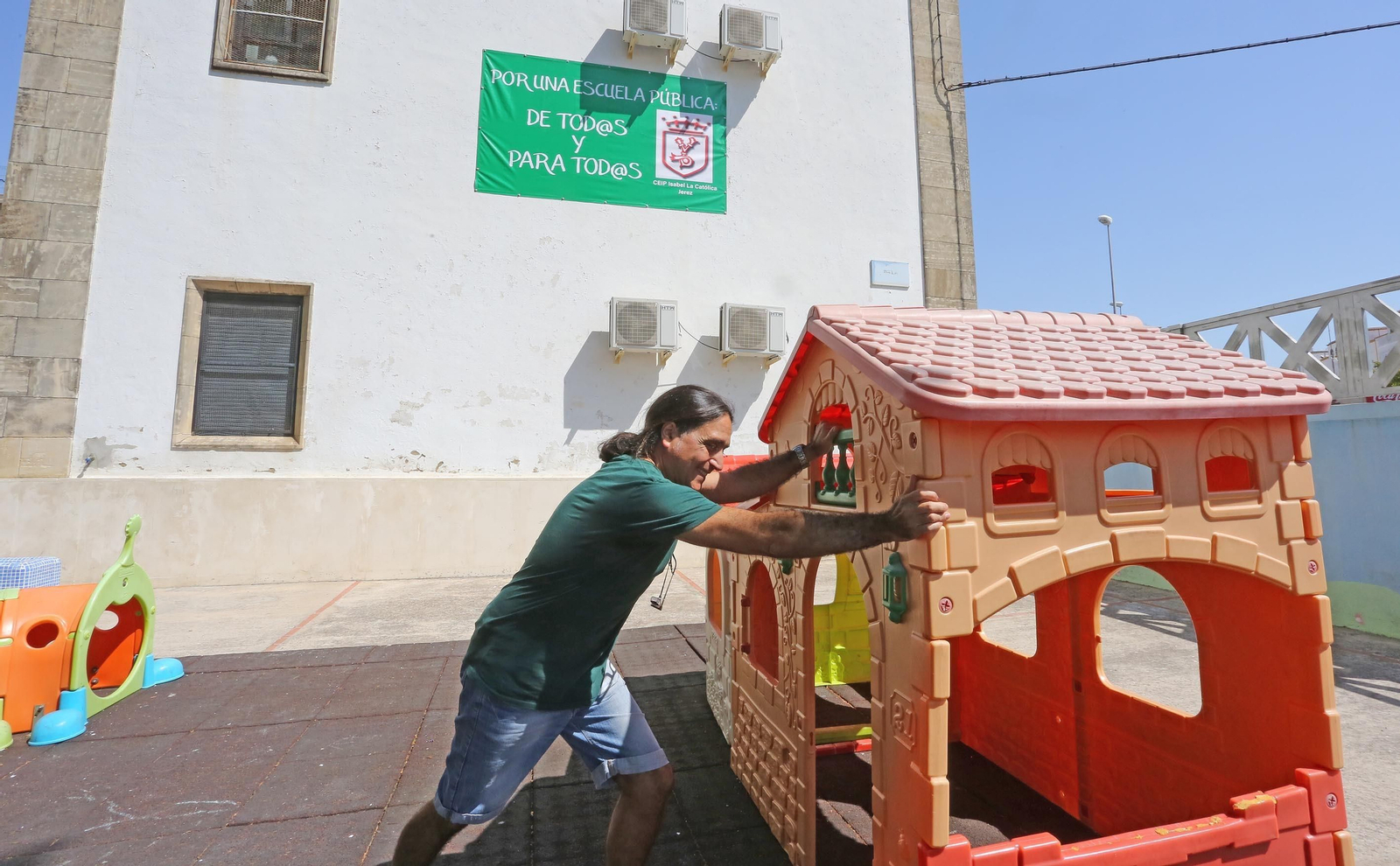Imagen del patio de un colegio de la ciudad.