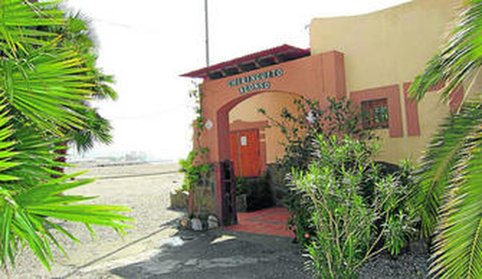 El chiringuito Alonso es el único que ha respetado la concesión al haber sido heredado de padres a hijos, según los vecinos de la zona.