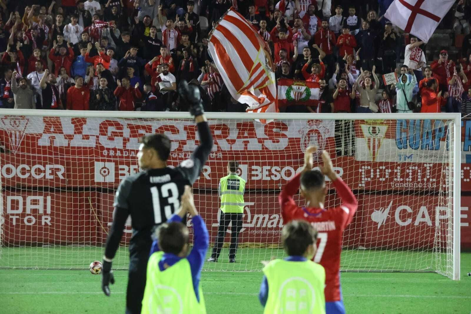 La afición del Algecira CF, contenta tras el 0-0 frente al Málaga La afición del Algecira CF, contenta tras el 0-0 frente al Málaga