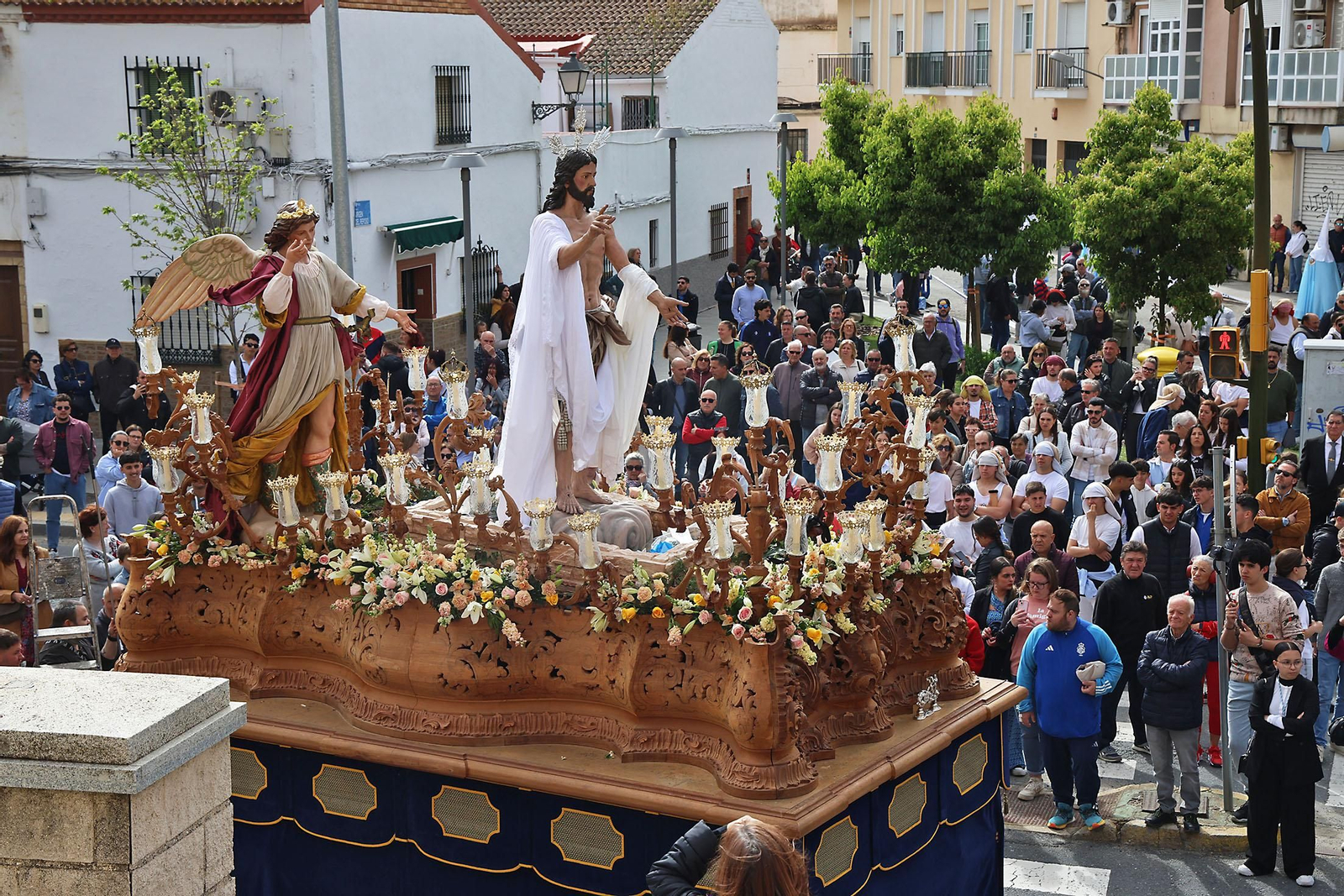 Imágenes de El Resucitado por el barrio de La Hispanidad