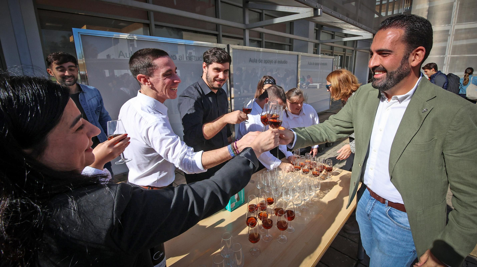 Búscate en el Brindis por el Día Mundial del Enoturismo en el Campus de Jerez