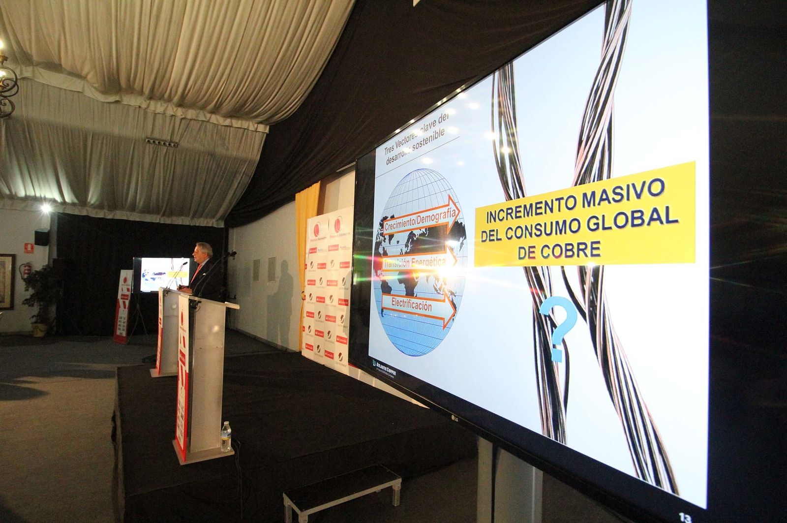 Imágenes del Desayuno Informativo del Grupo Joly con Javier Targhetta