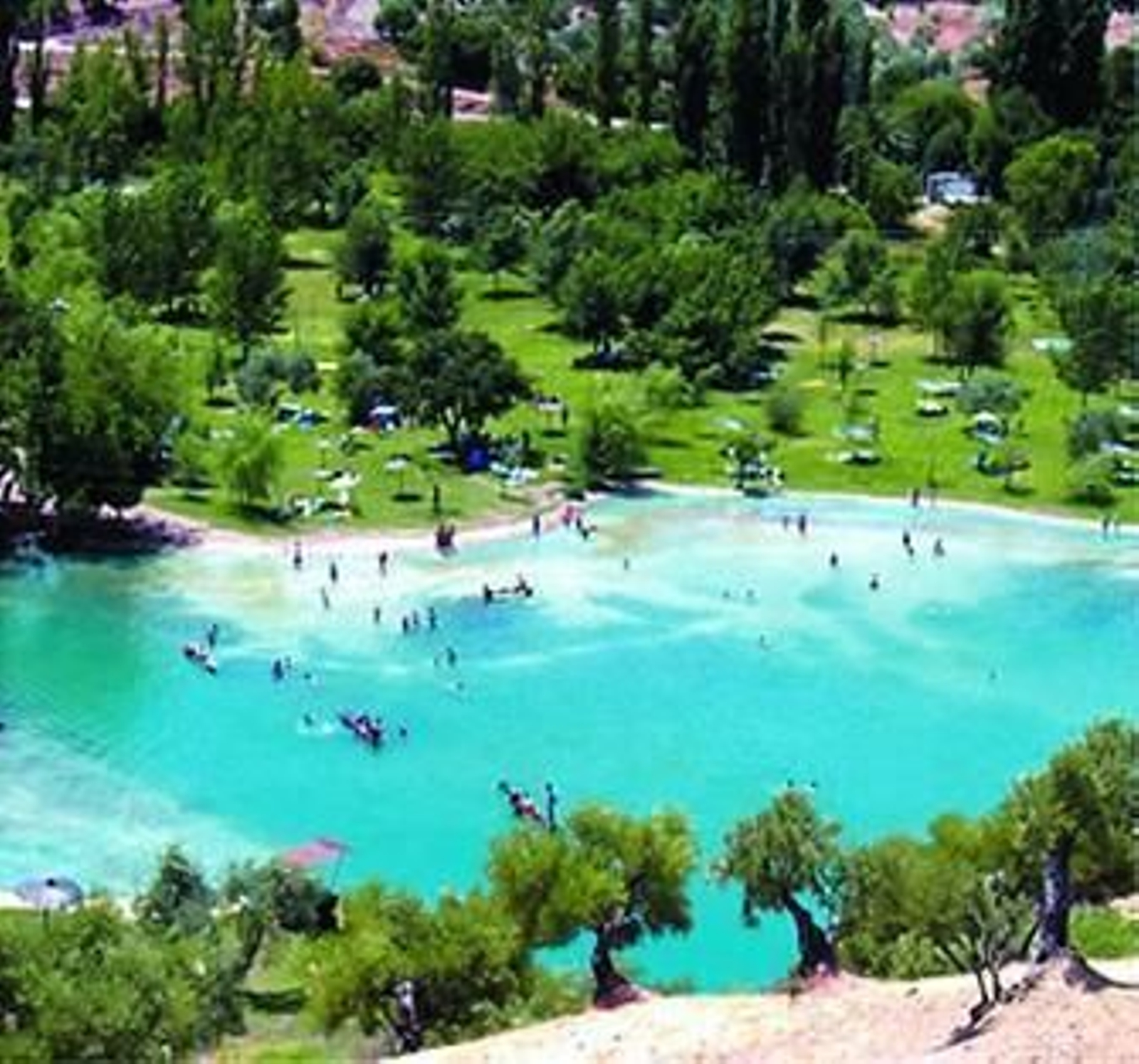 Vista de la playa artificial ubicada en Zahara de la Sierra.