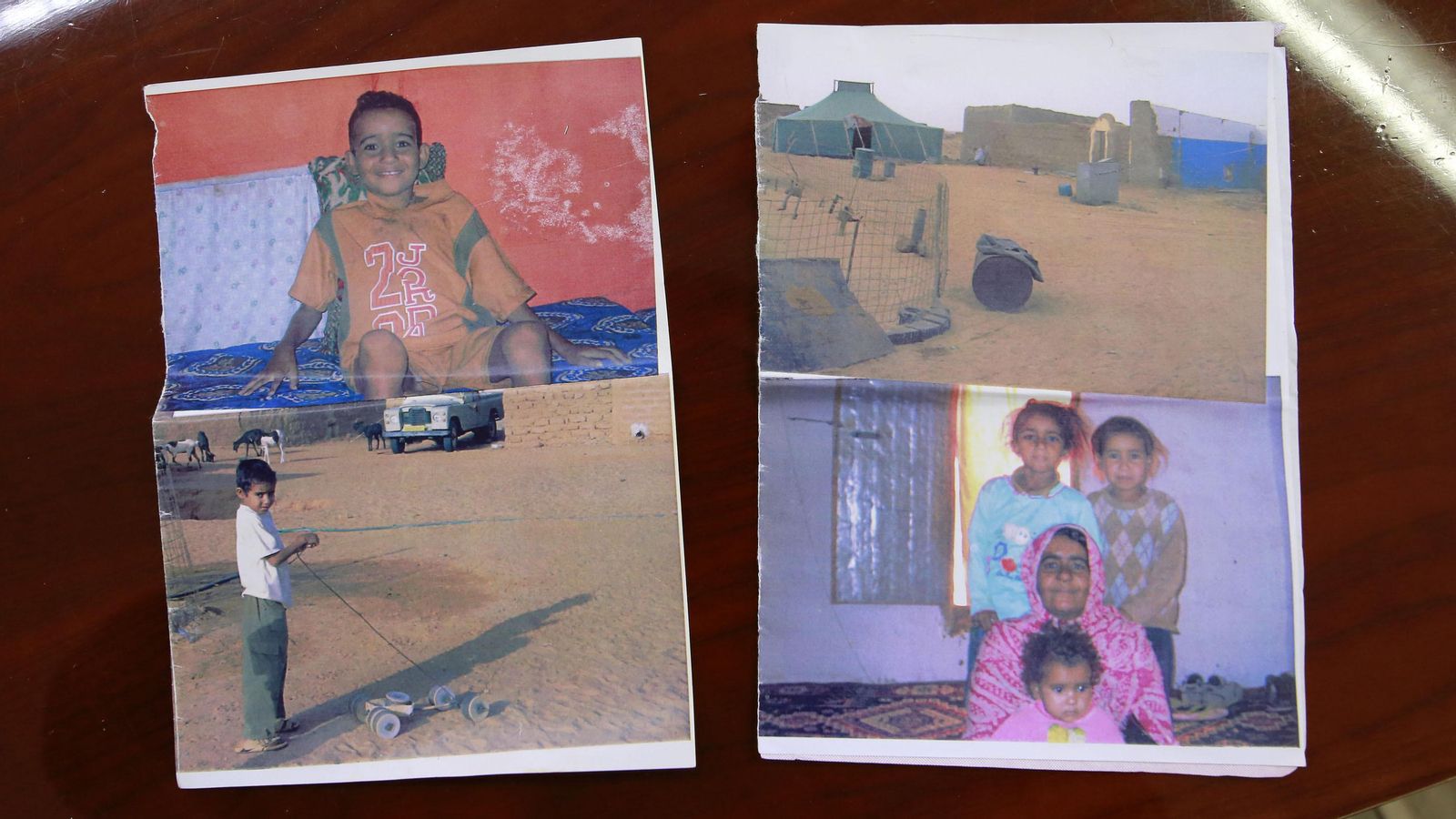 Imágenes de Hamma, su madre y sus hermanas, en el campamento de refugiados saharauis en Argelia.