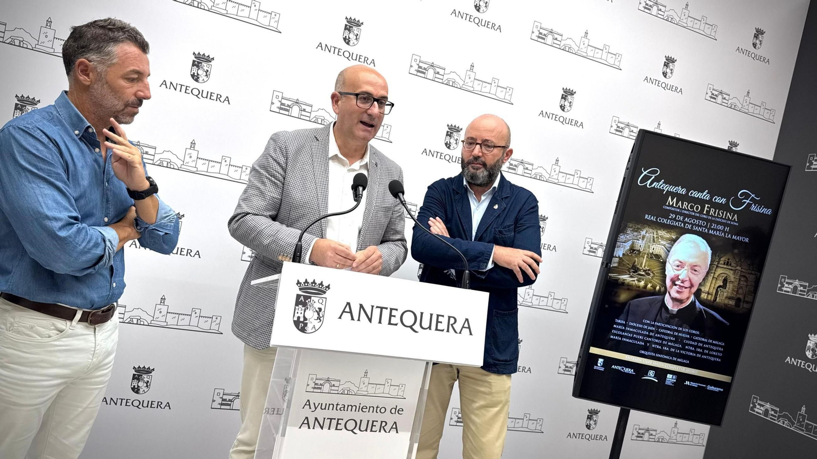 El vicepresidente de Cultura, Manuel López Mestanza junto a José Medina, concejal de Cultura el Ayuntamiento de Antequera.