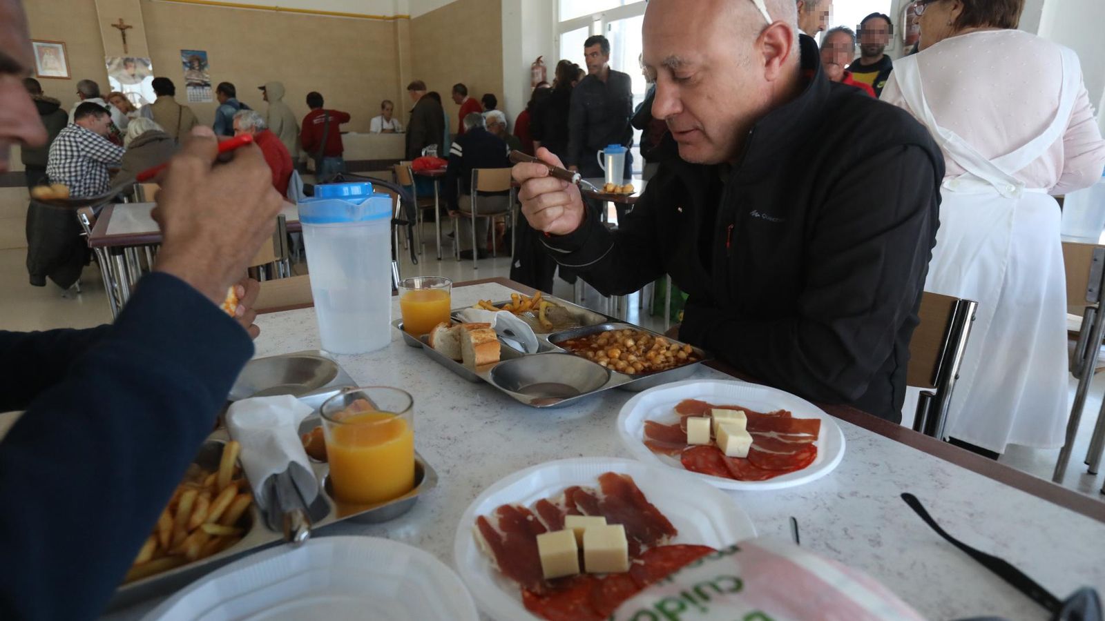 Un usuario del comedor de El Pan Nuestro.