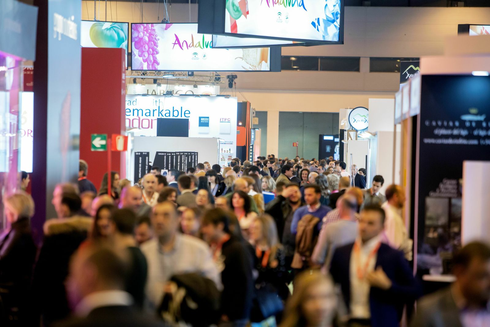 Numeroso público junto al stand de Andalucía en la última edición del Salón Gourmets.