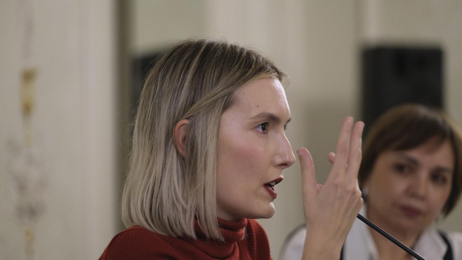 Imágenes del Diario de los Libros con la finalista del Premio Planeta 2024, Beatriz Serrano