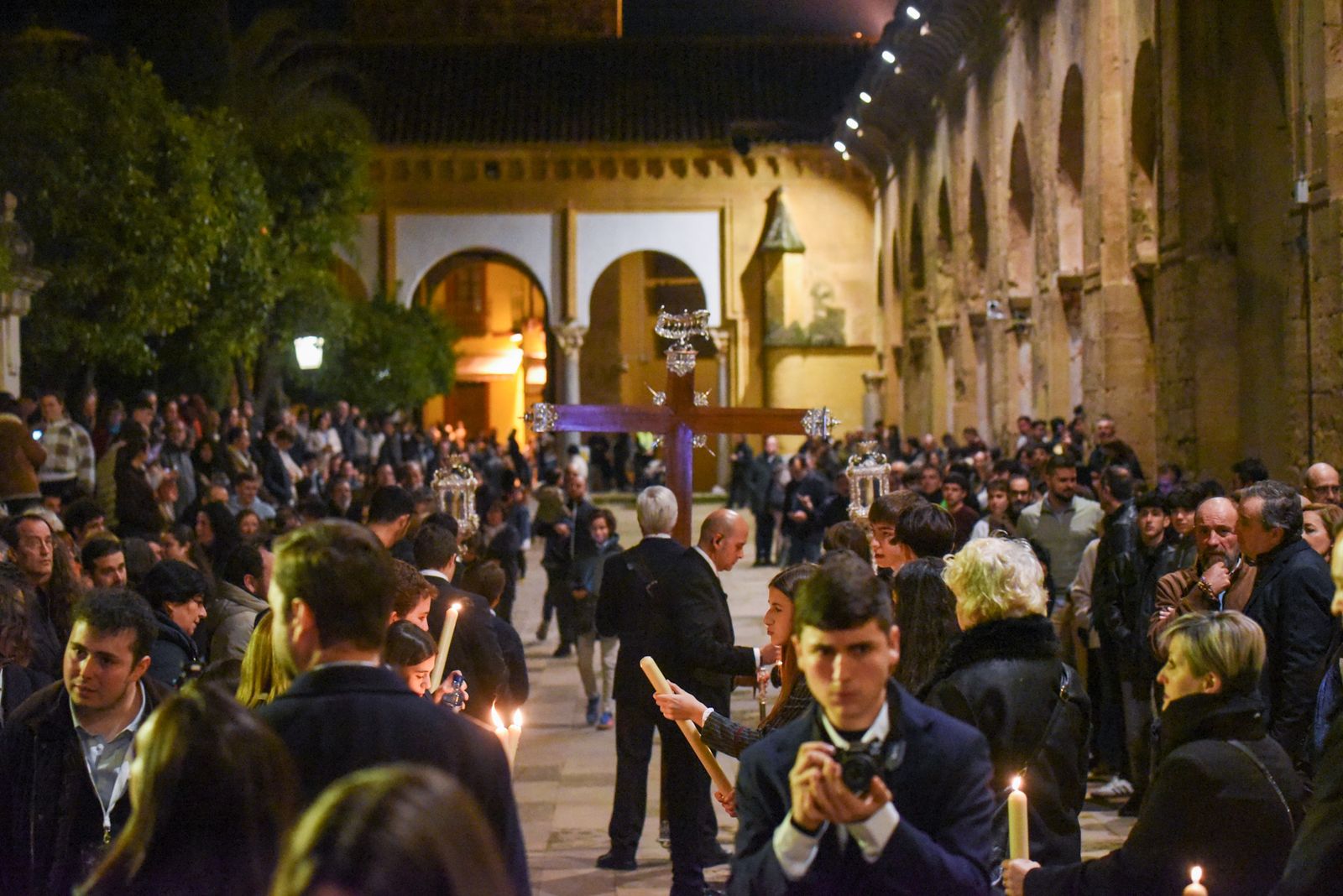 El Vía Crucis de las Cofradía con el Señor de la Sangre, en imágenes