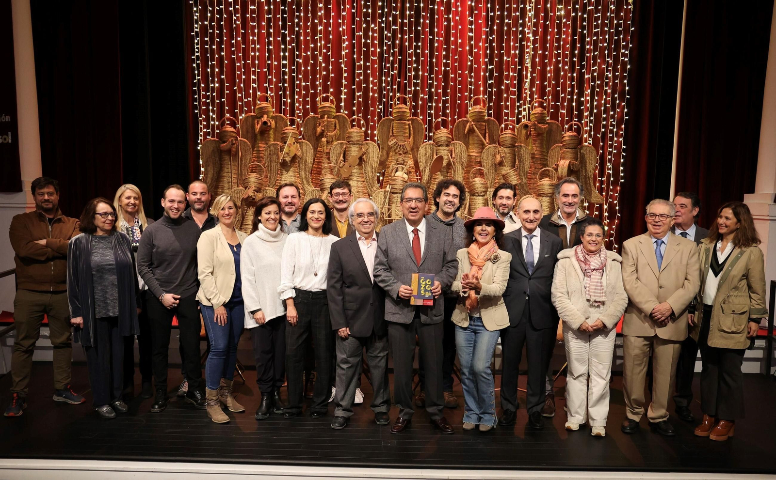 Foto de familia de la presentación de la programación 'Gozos de diciembre' en la Fundación Cajasol.