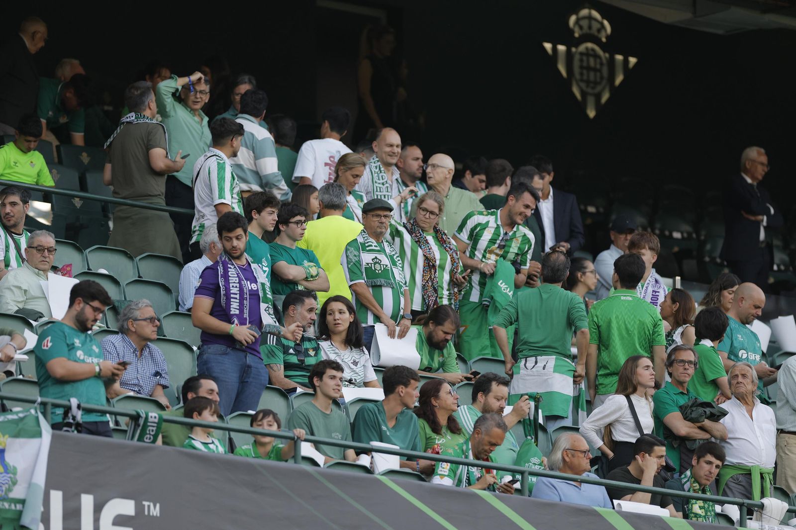 Búscate en las fotos del Betis - Fiorentina