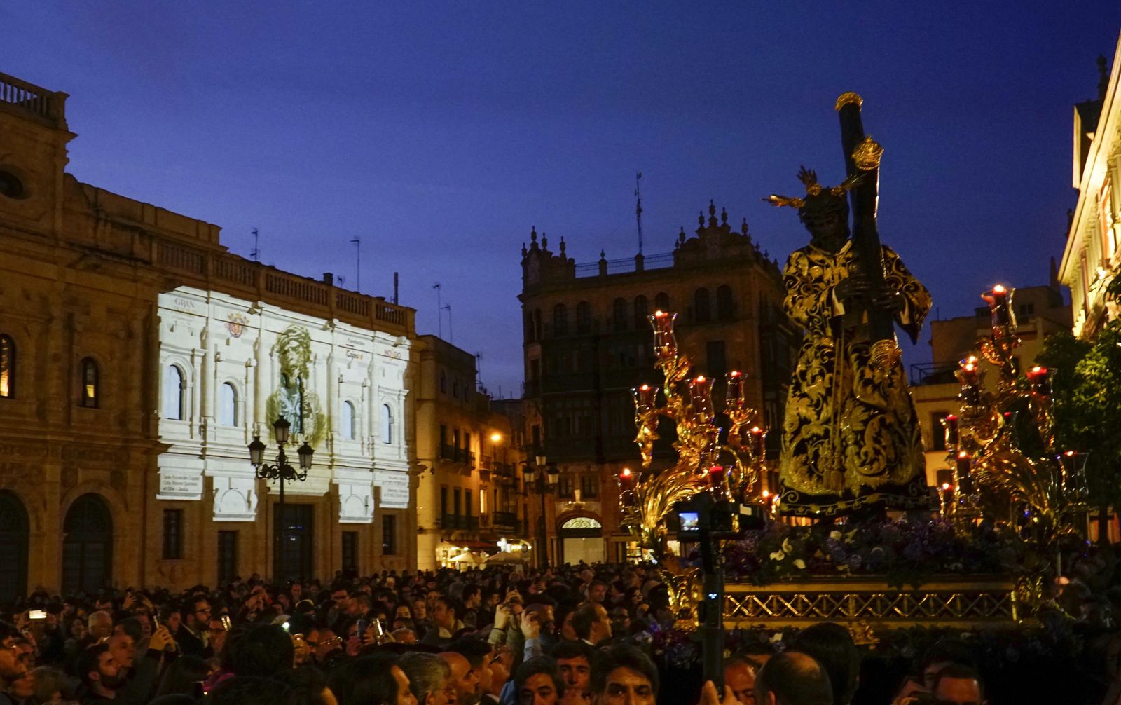 Las imágenes del Vía Crucis de las Hermandades 2020