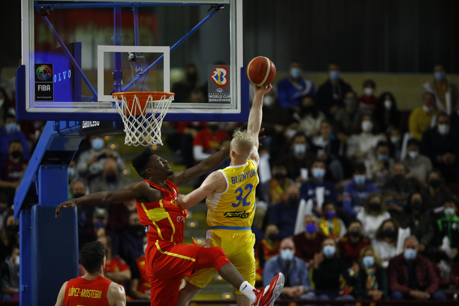 Las imágenes del emotivo encuentro entre España y Ucrania en Córdoba