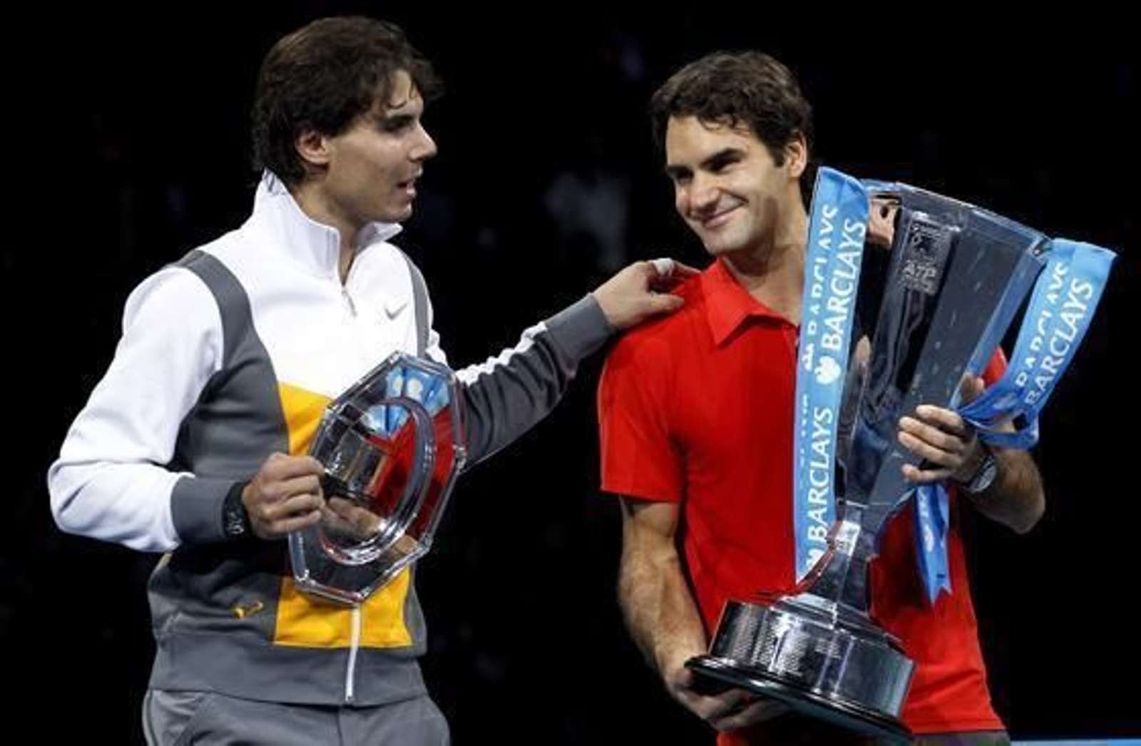 Nadal y Federer posan con los trofeos  Foto: REUTERS/AFP