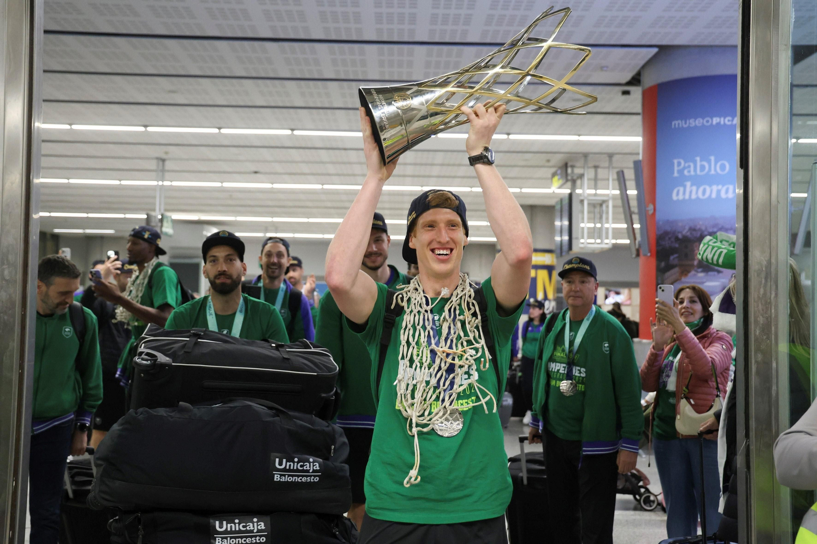 La llegada de los héroes de Belgrado, en imágenes