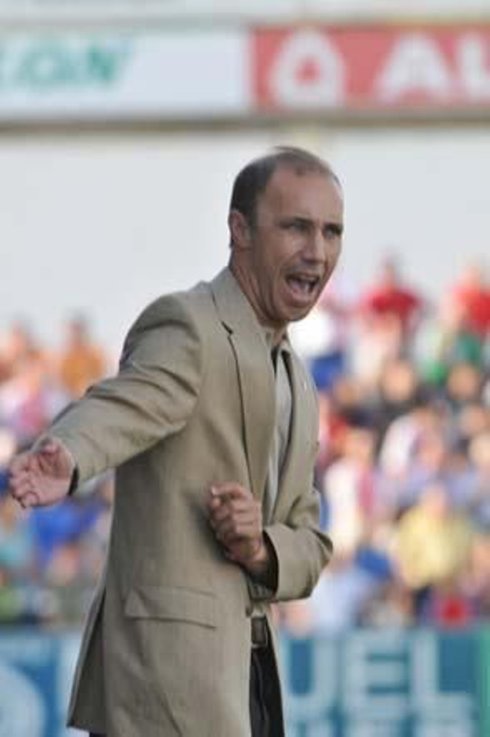 El equipo amarillo vuelve a los puestos de descenso y se complica la vida al perder por dos goles a uno frente al Huesca

Foto: LOF