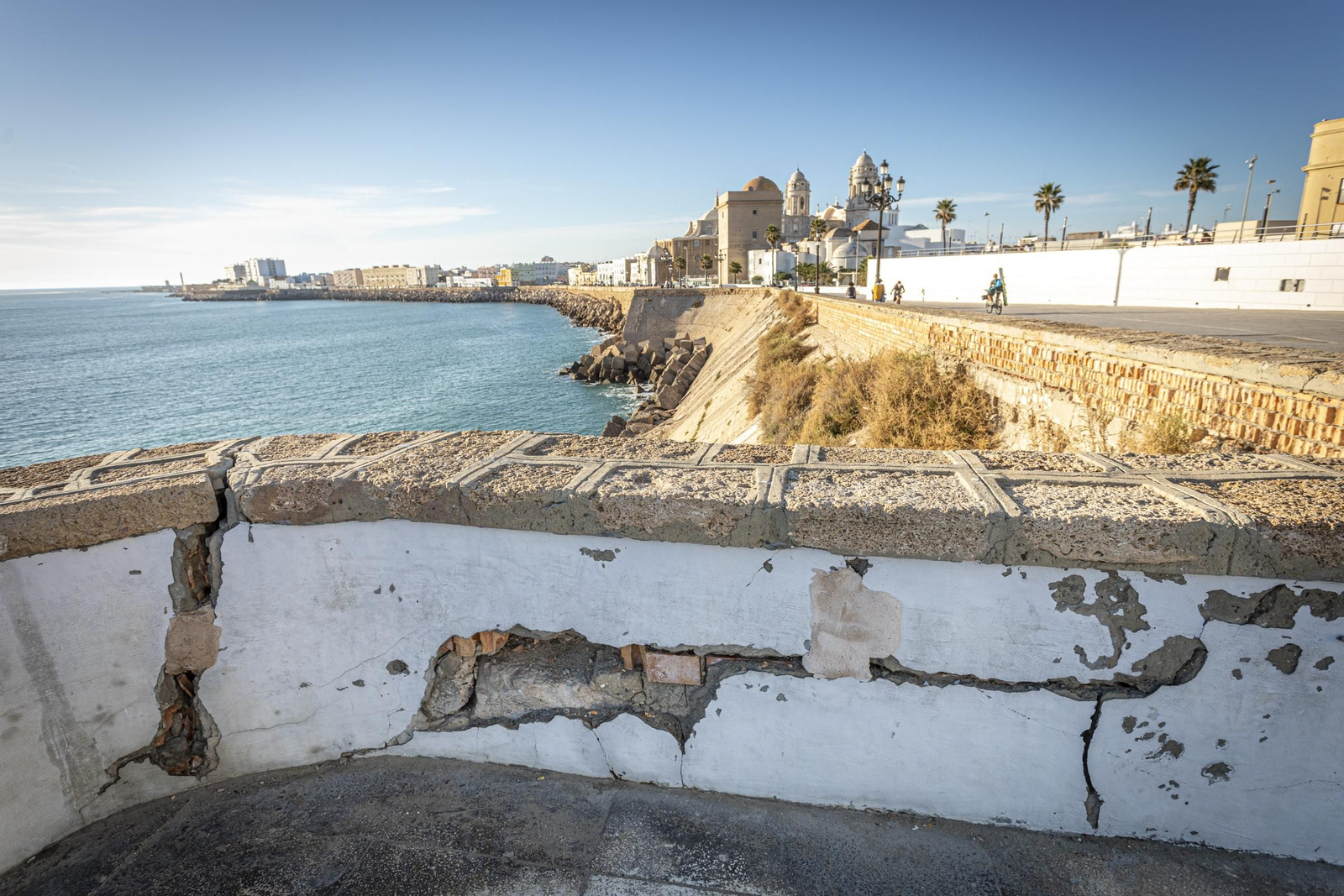 Imágenes del mal estado de la muralla del Campo del Sur
