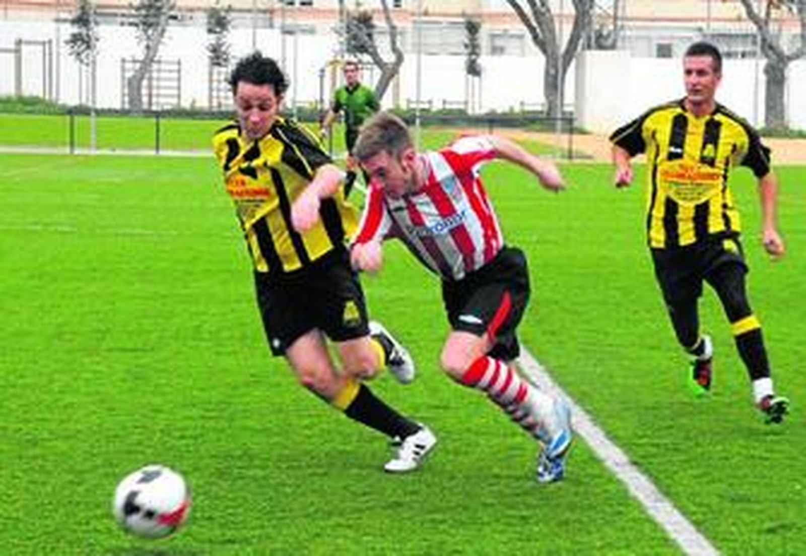 Secuencia del partido que enfrentó en Sacramento al Bazán y el Deportes Romero.